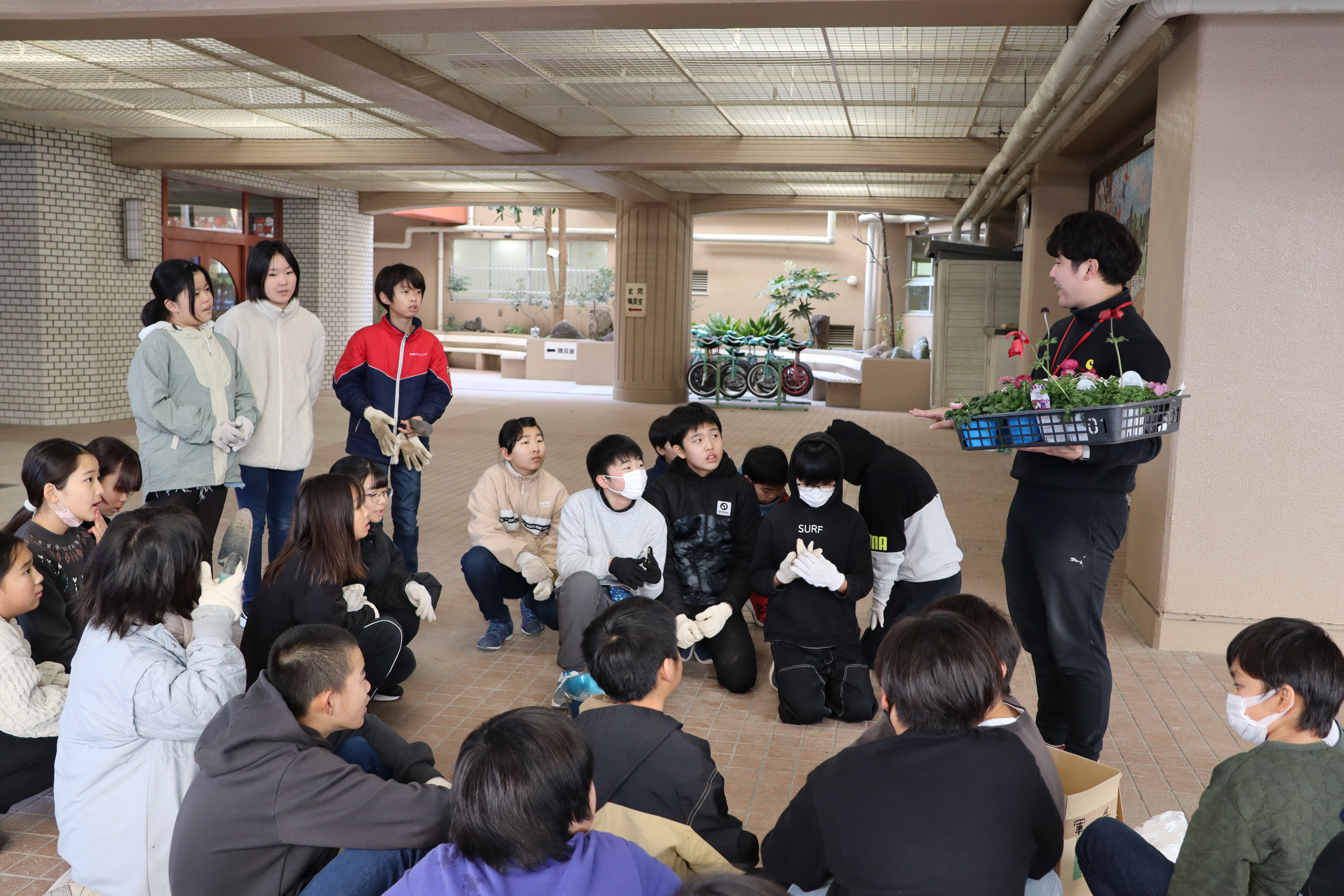 川崎市立下作延小学校にて花壇づくりを行いました！