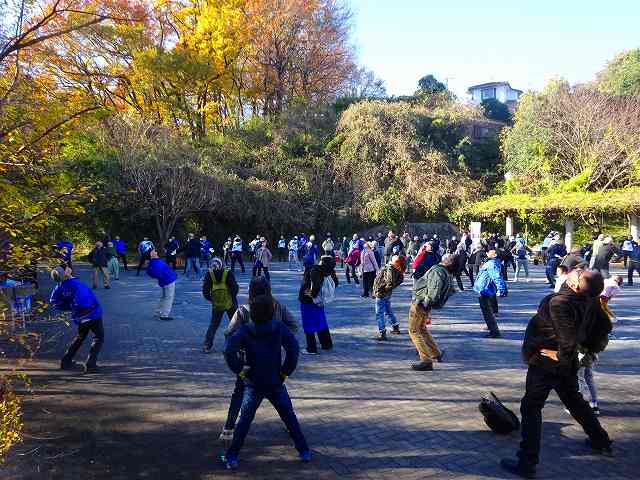 動きだしたら体がポカポカ。(万福寺さとやま公園清掃活動)